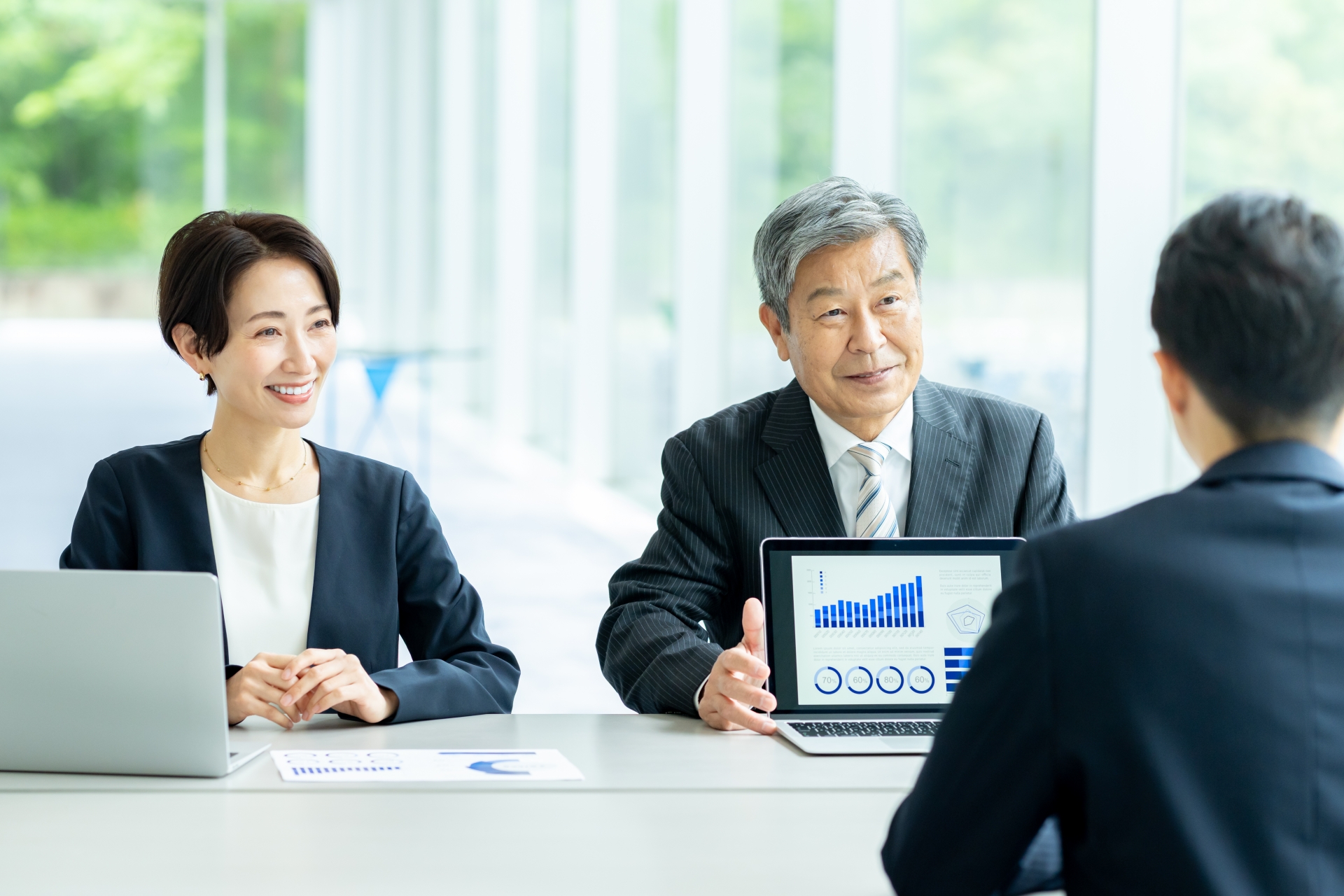 サービスの魅力を動画で伝えるBtoB専用スライドCM制作サービス